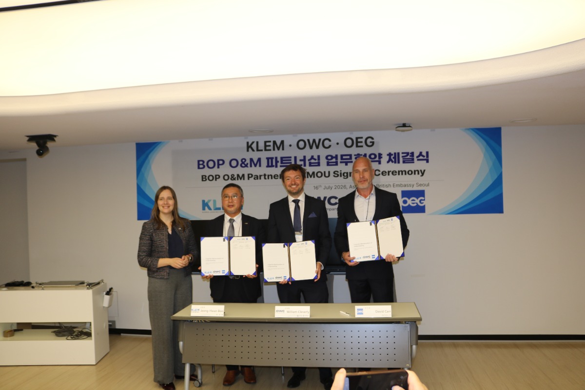 서명서류 기립 영국대사관 참사관포함 단체